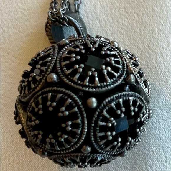 Round Pendant Necklace of Oxidized Silver and Black Onyx - Picture 11 of 16